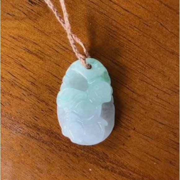 Monkey Jade pendant with hand woven string - Picture 4 of 9